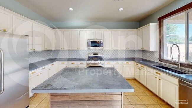 1459 E Chestnut Ln Gilbert, AZ 85298 photo 3