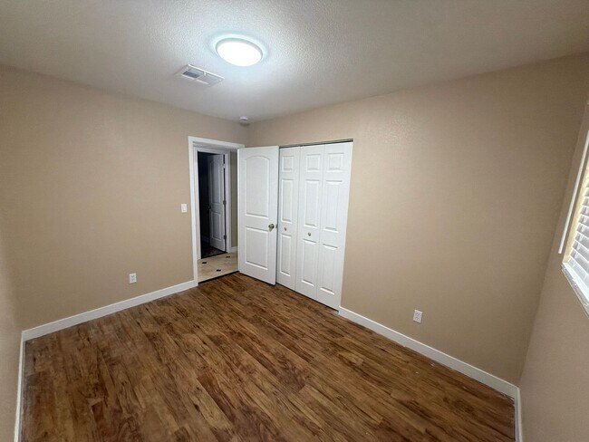 5810 W Earll Dr Phoenix, AZ 85031 photo 5