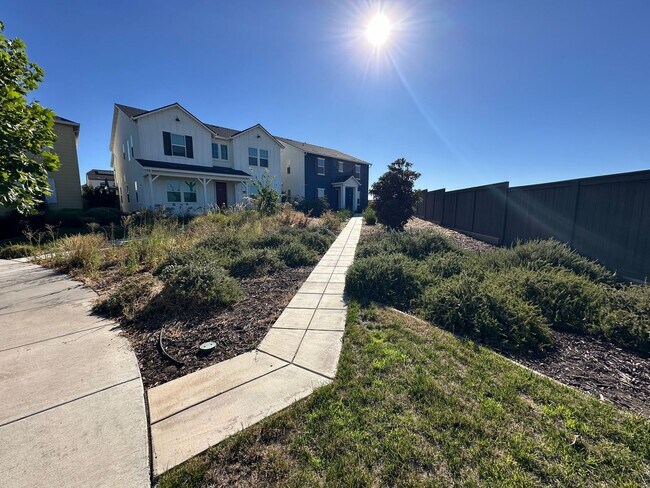 3010 Granger St Tracy, CA 95377 photo 3