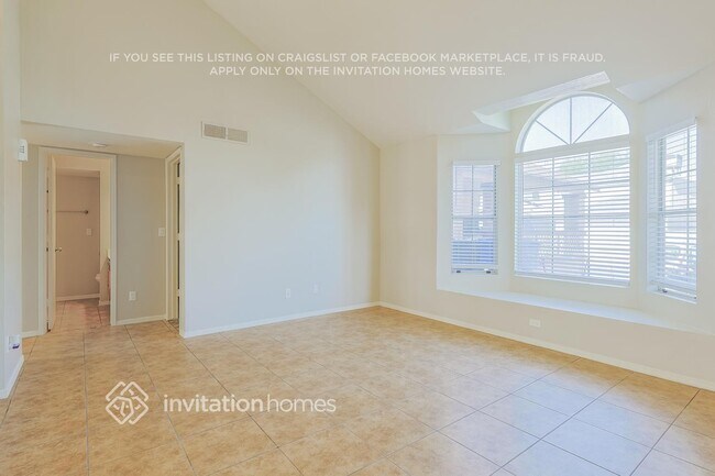 5829 S 42nd St Phoenix, AZ 85040 photo 2
