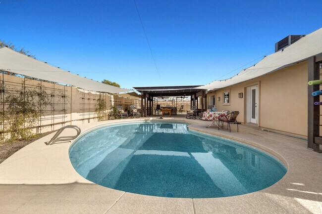 2032 E La Jolla Dr Tempe, AZ 85282 photo 2