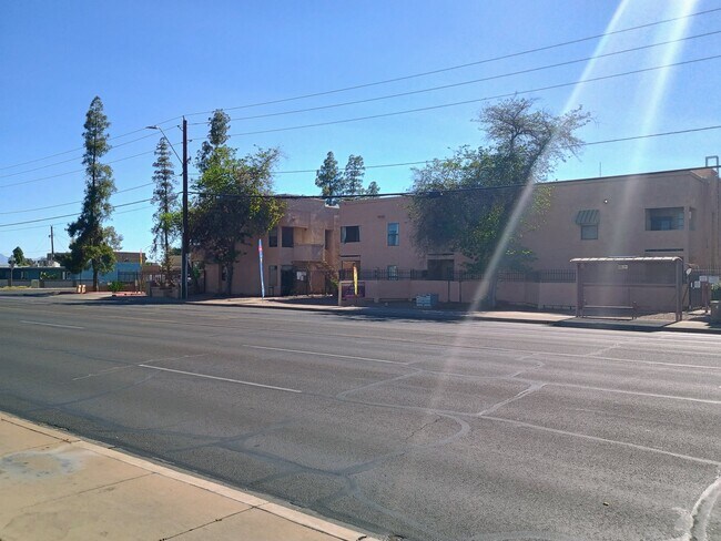 6630 N 27th Ave Phoenix, AZ 85017 photo 3