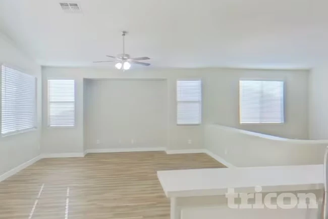 7428 W Pioneer St Phoenix, AZ 85043 photo 4