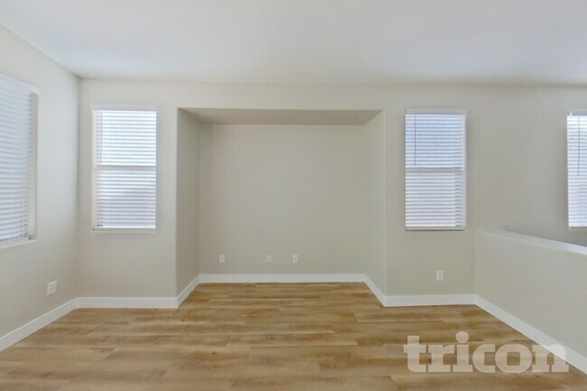 7428 W Pioneer St Phoenix, AZ 85043 photo 2