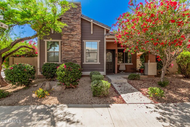 18904 N 43rd Way Phoenix, AZ 85050 photo 2