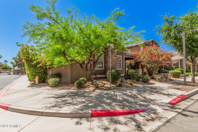 18904 N 43rd Way Phoenix, AZ 85050 photo 3