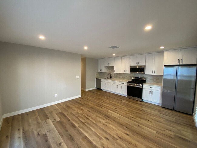 4939 63rd St San Diego, CA 92115 photo 3