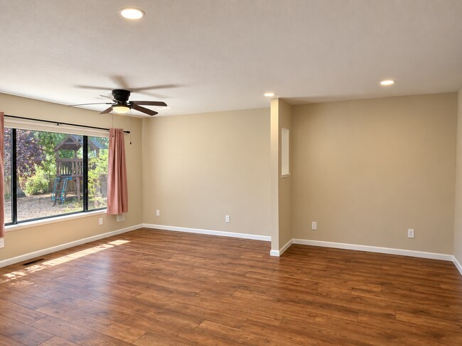 35612 Linda Dr photo 5