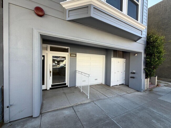 2050 Divisadero St San Francisco, CA 94115 photo 4