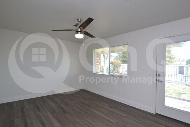 1202 E Kaler Dr Phoenix, AZ 85020 photo 4
