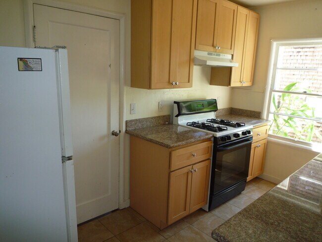 2007 Rose St Berkeley, CA 94709 photo 5