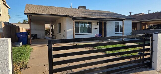 119 E Hill Dr photo 2