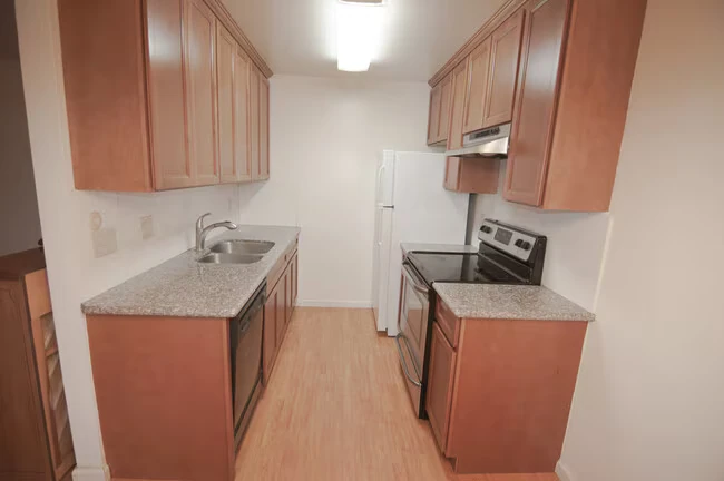 Spacious Unit With A Central Location photo 3