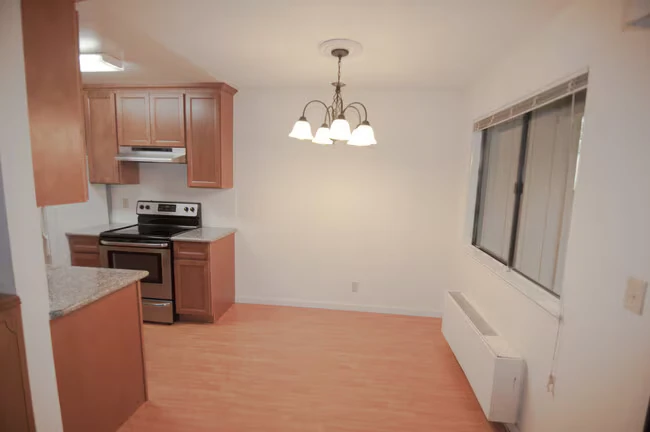 Spacious Unit With A Central Location photo 5