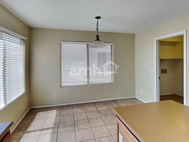 8409 S 50th Ln Phoenix, AZ 85339 photo 4