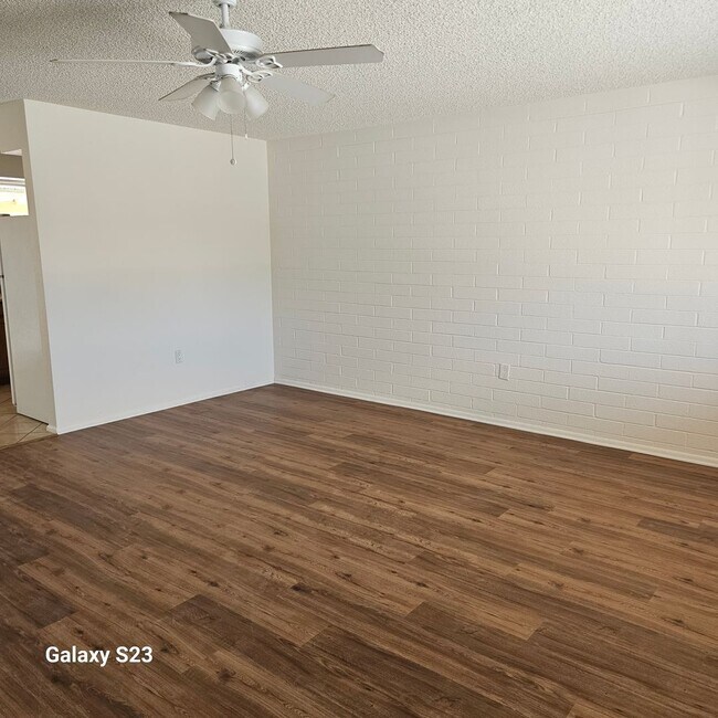 9845 N 105th Dr Sun City, AZ 85351 photo 3