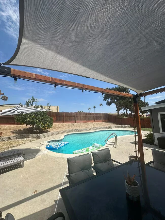 514 Luna Dr Oceanside, CA 92057