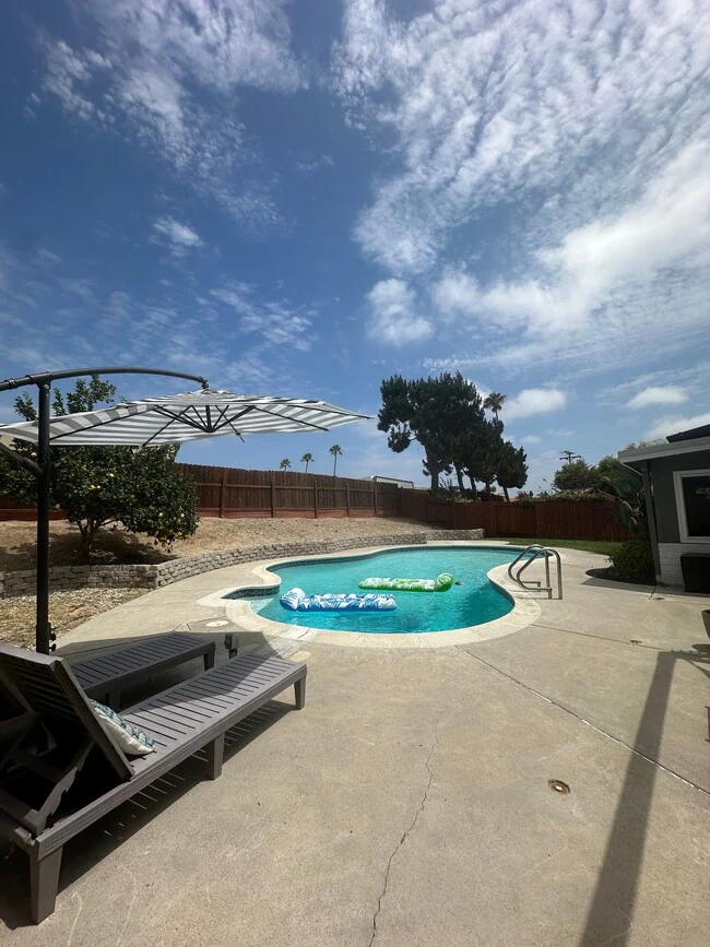 514 Luna Dr Oceanside, CA 92057 photo 2