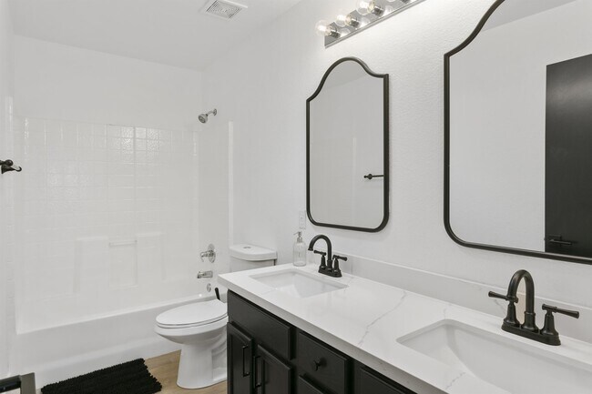 10319 W Luke Ave Glendale, AZ 85307 photo 4