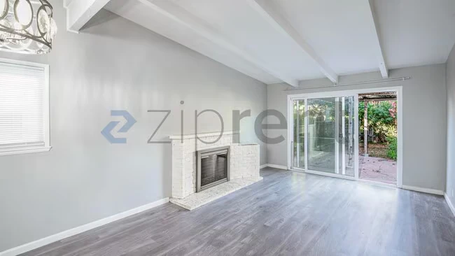 28368 Rochelle Ave photo 4