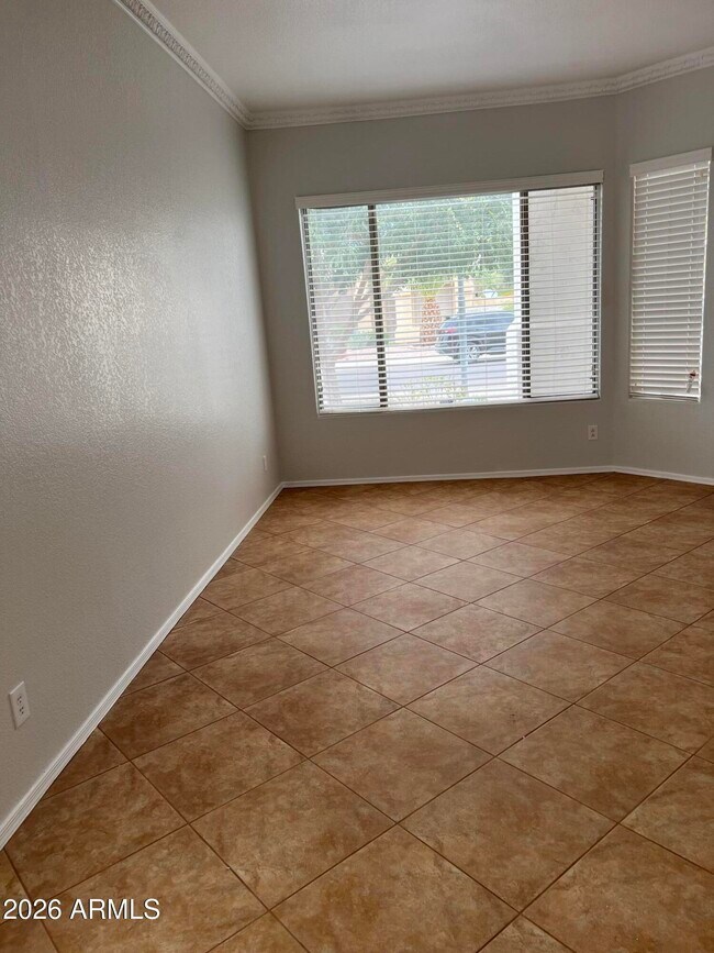 407 W Helena Dr Phoenix, AZ 85023 photo 4