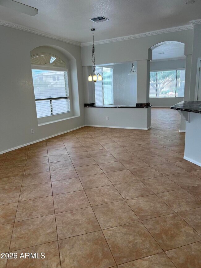 407 W Helena Dr Phoenix, AZ 85023 photo 5