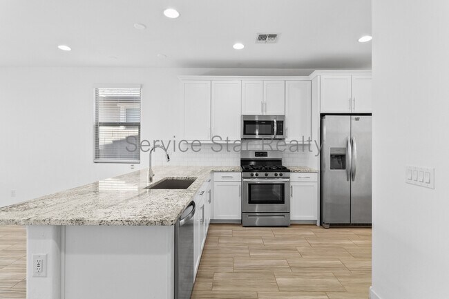 8945 W Palo Verde Dr Glendale, AZ 85305 photo 4