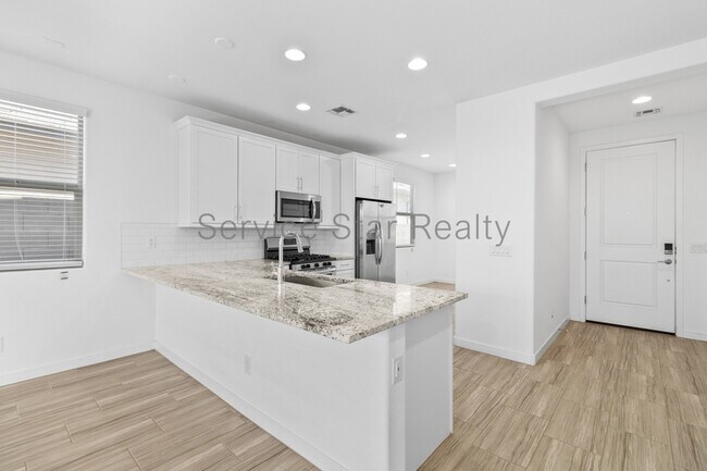 8945 W Palo Verde Dr Glendale, AZ 85305 photo 5