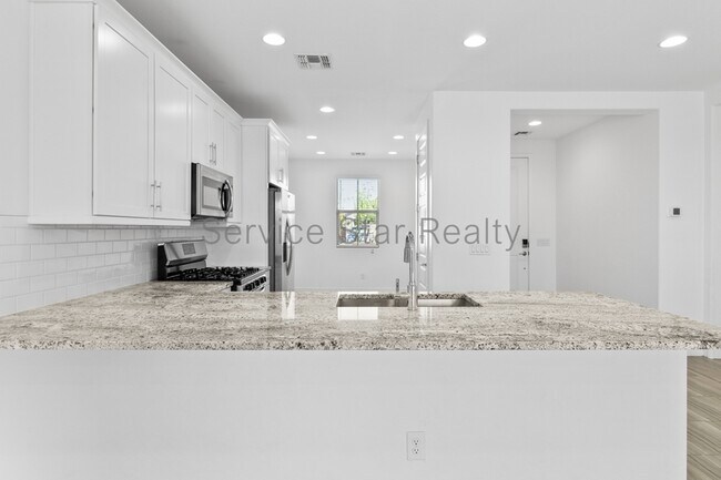 8945 W Palo Verde Dr Glendale, AZ 85305 photo 3