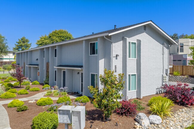 Thurber Apartments photo 2