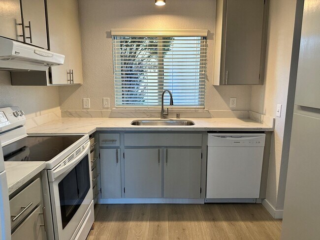 393 Caribe Way San Jose, CA 95133 photo 2