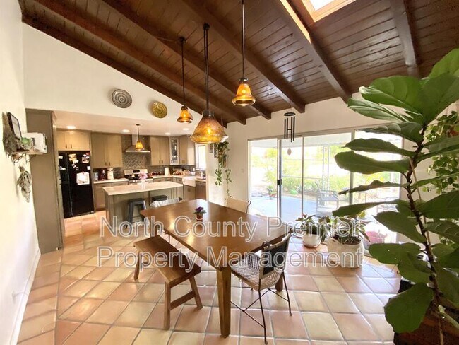 2866 Turnbull St photo 2