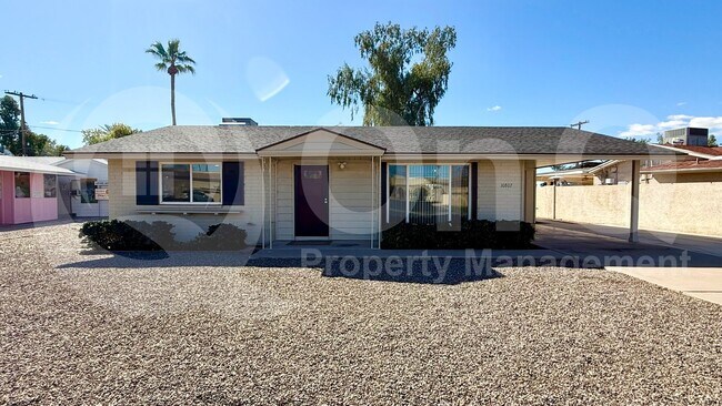 10807 W Oakmont Dr Sun City, AZ 85351 photo 2