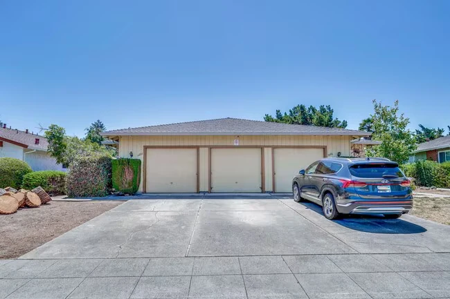 3484-3486 Angelina Dr Santa Clara, CA 95051 photo 4