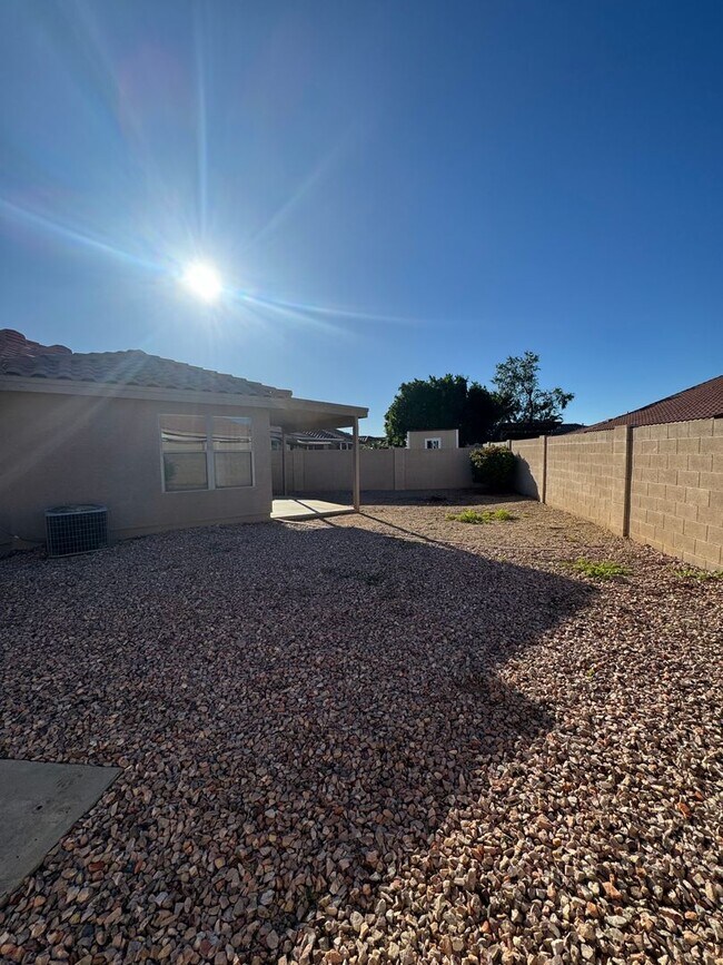 10518 W Carlota Ln Peoria, AZ 85383 photo 4
