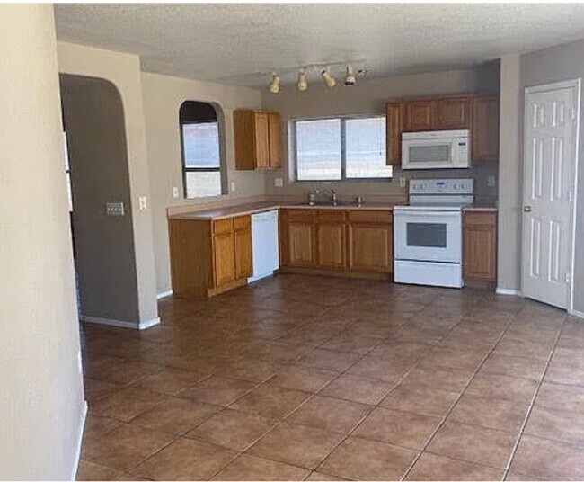 10518 W Carlota Ln Peoria, AZ 85383 photo 2