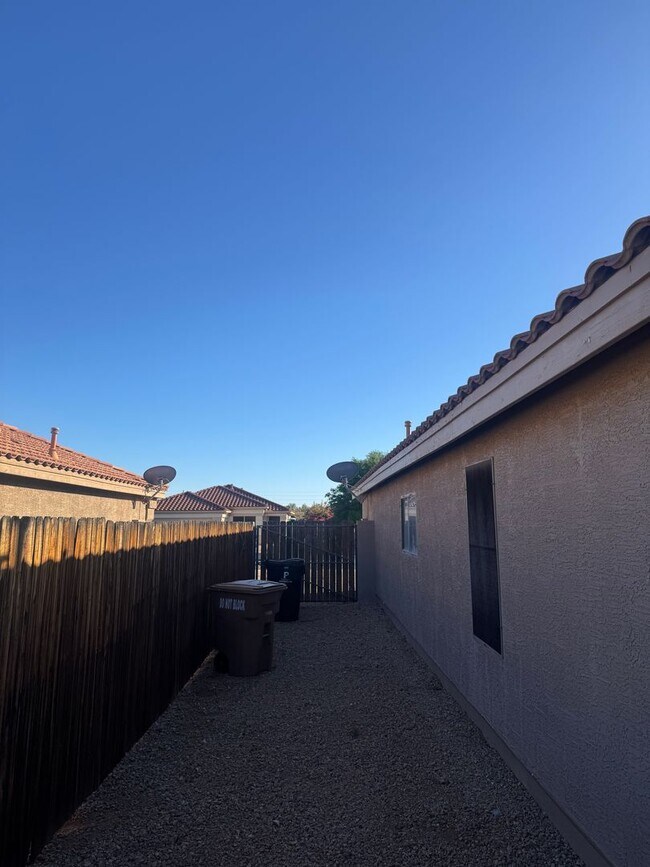 10518 W Carlota Ln Peoria, AZ 85383 photo 3
