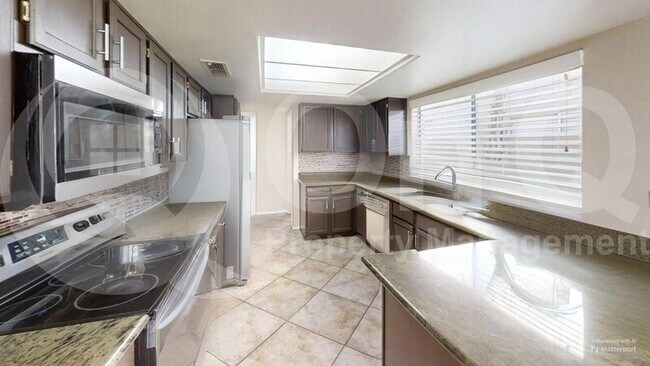 17215 N 42nd St Phoenix, AZ 85032 photo 3