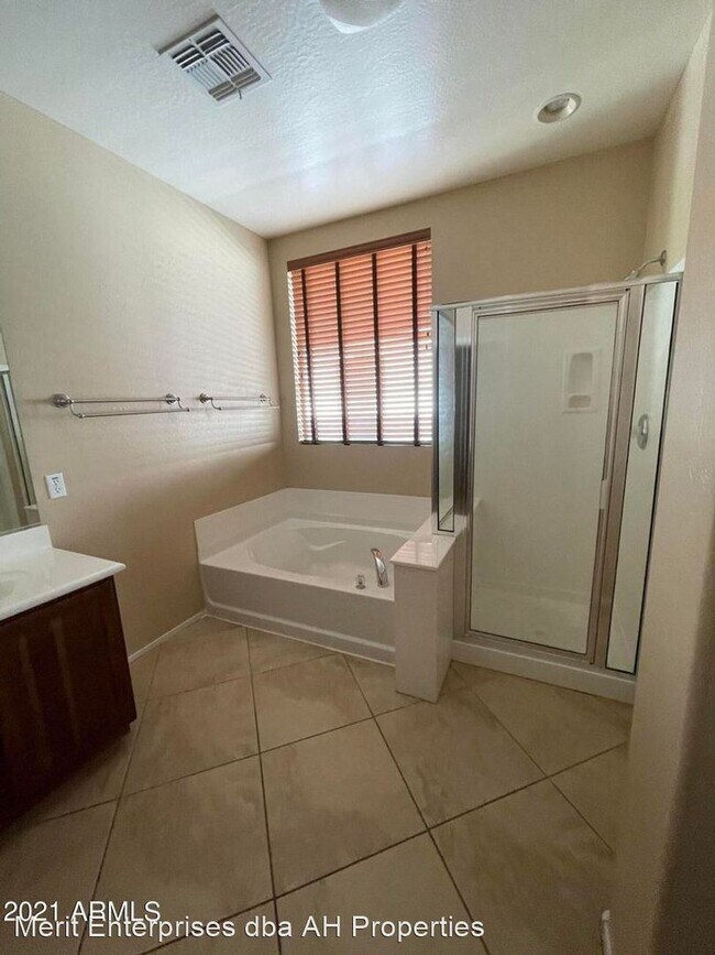 16579 N 175th Dr Surprise, AZ 85388 photo 4
