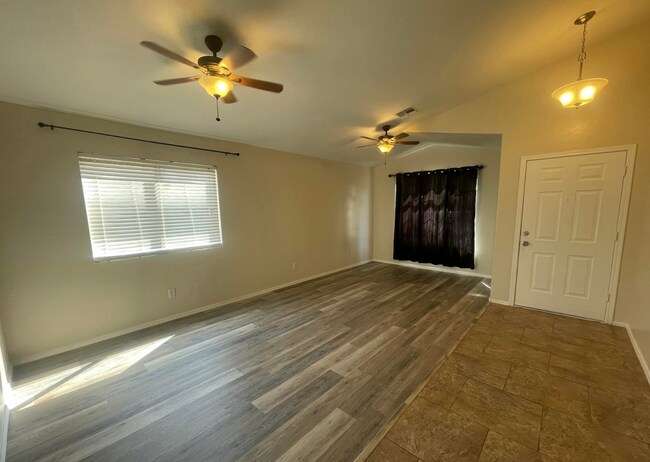 24403 N Oasis Blvd photo 5