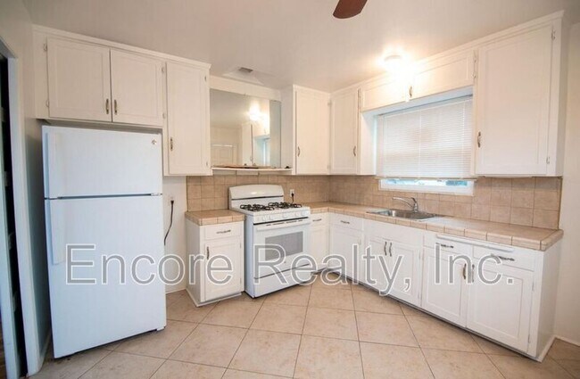 2168 Bacon St San Diego, CA 92107