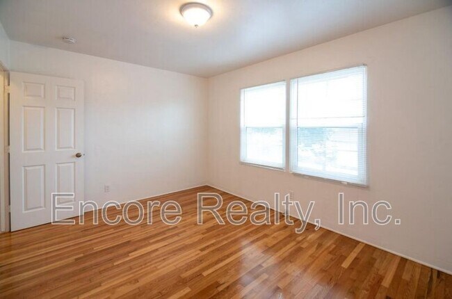 2168 Bacon St San Diego, CA 92107 photo 3