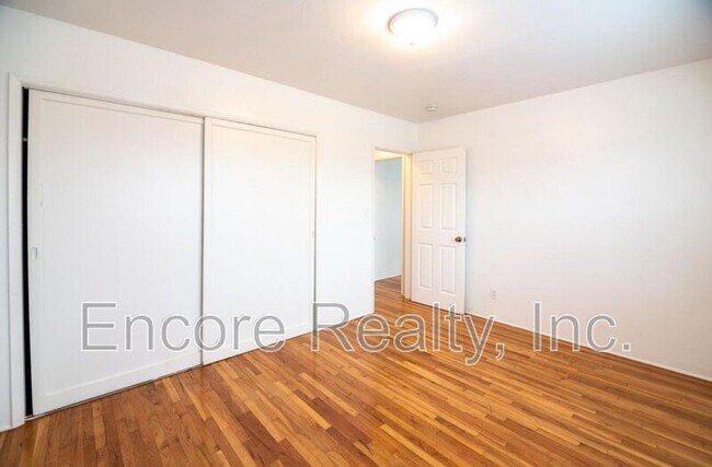 2168 Bacon St San Diego, CA 92107 photo 4