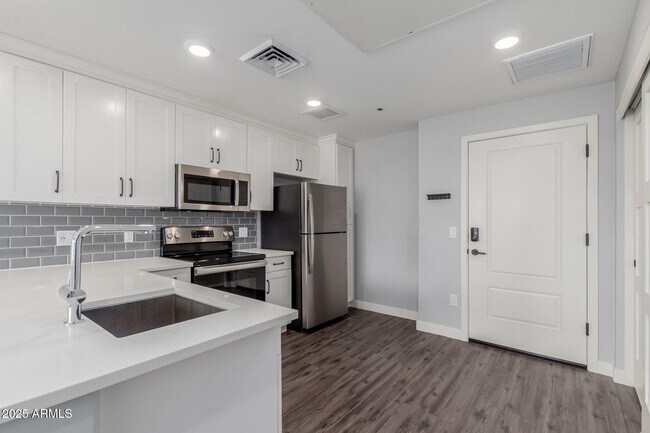 475 N 9th St Phoenix, AZ 85006 photo 4