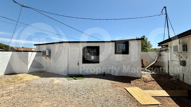 1836 E Hubbell St Phoenix, AZ 85006 photo 2