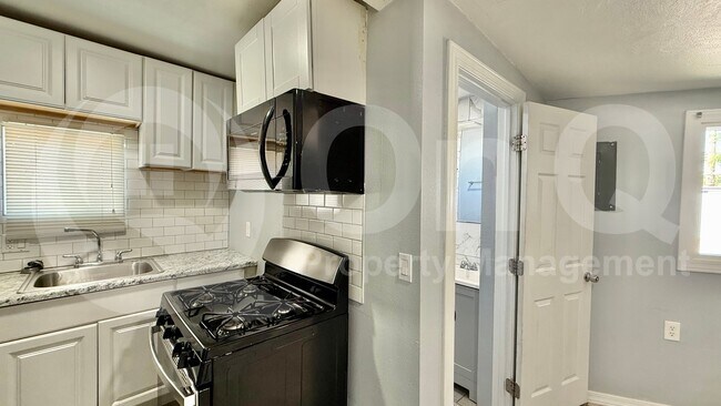1836 E Hubbell St Phoenix, AZ 85006 photo 4