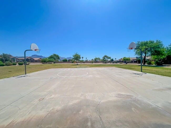 927 E Yuma Ave Apache Junction, AZ 85119 photo 3