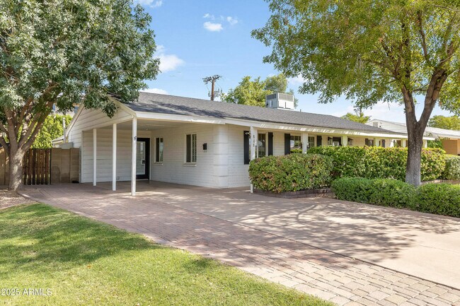 808 E Cavalier Dr photo 2