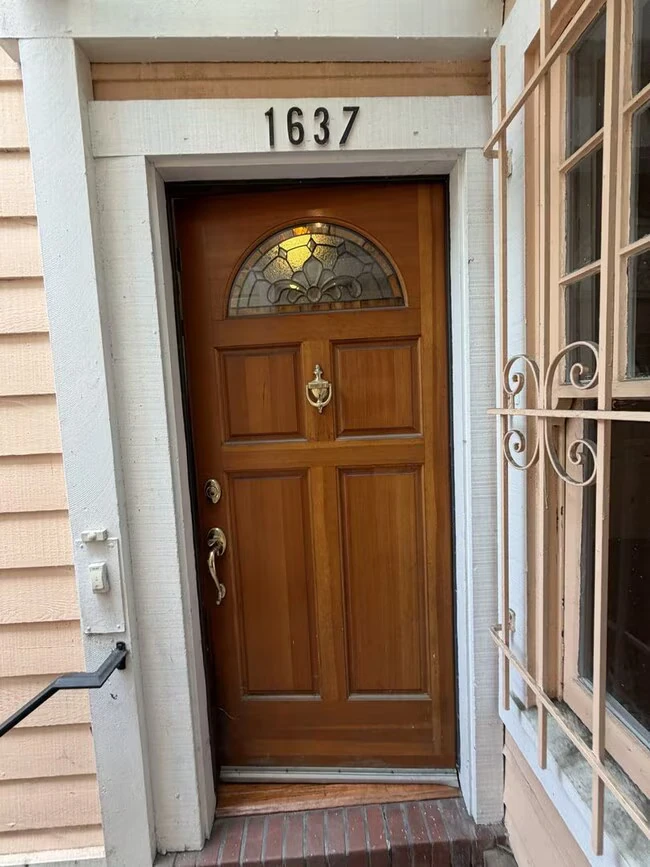 1637 Lake St photo 4