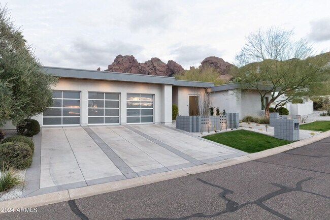 5833 N 46th St Phoenix, AZ 85018 photo 2